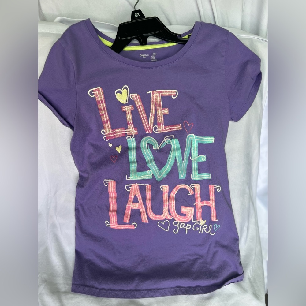 Girl’s short sleeve tee in excellent condition
